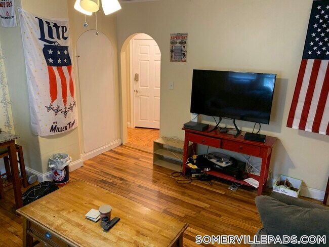 41A Cross St., Unit A in Somerville, MA - Building Photo - Building Photo