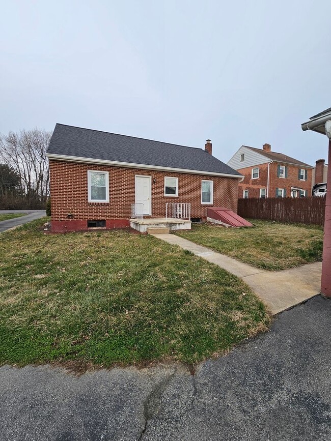 923 Rohrerstown Rd in Lancaster, PA - Building Photo - Building Photo