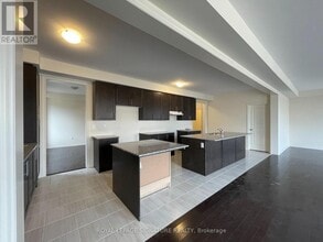 1231 Plymouth Dr in Oshawa, ON - Building Photo - Building Photo