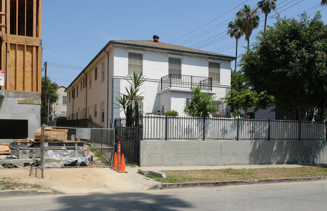 3085 James M Wood Blvd in Los Angeles, CA - Building Photo