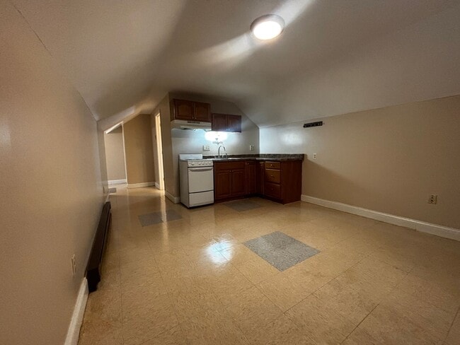 27 Linda Ave in Chicopee, MA - Building Photo - Building Photo