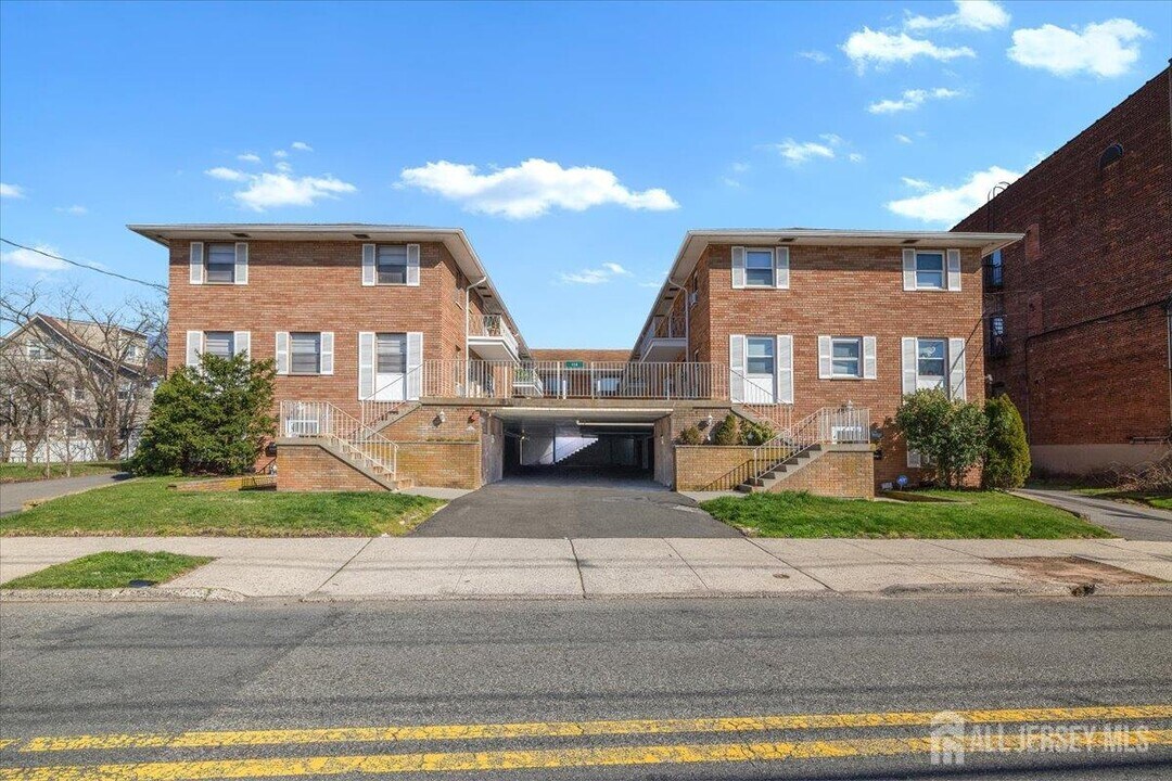 435 Teaneck Rd in Ridgefield Park, NJ - Building Photo