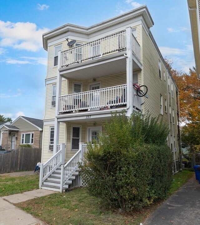 157 River St in Boston, MA - Building Photo