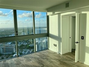 650 NE 32nd St, Unit 4408 in Miami, FL - Foto de edificio - Building Photo