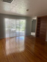 1004 Wellington Dr in Modesto, CA - Foto de edificio - Building Photo