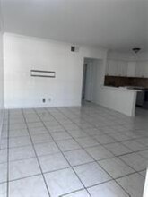 4050 NE 12th Ter, Unit 18-1 in Oakland Park, FL - Foto de edificio - Building Photo