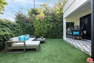8907 Rosewood Ave in West Hollywood, CA - Building Photo - Building Photo