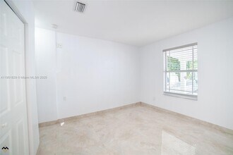 12615 E Randall Park Dr in Miami, FL - Building Photo - Building Photo