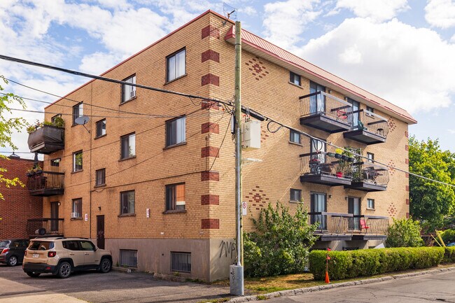 2825 Rue Gilford in Montréal, QC - Building Photo - Building Photo