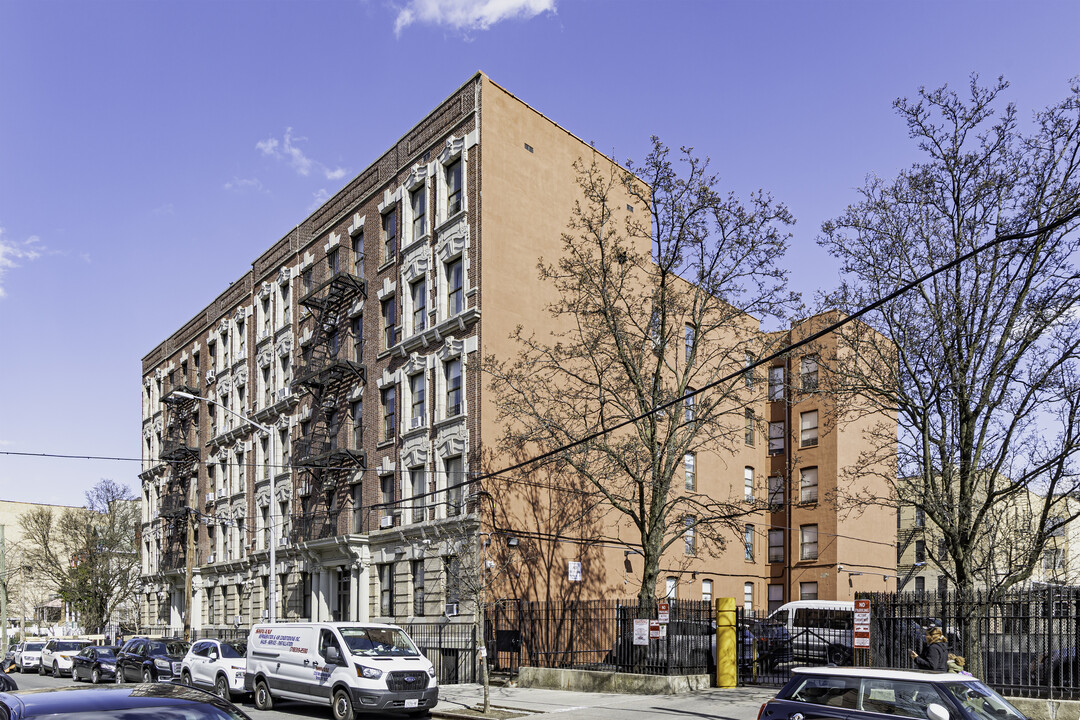 1338 Franklin Ave in Bronx, NY - Building Photo
