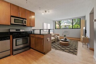 2530 1st Ave S in Minneapolis, MN - Building Photo