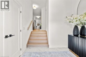 4 Santa Barbara Ln in Halton Hills, ON - Building Photo - Building Photo