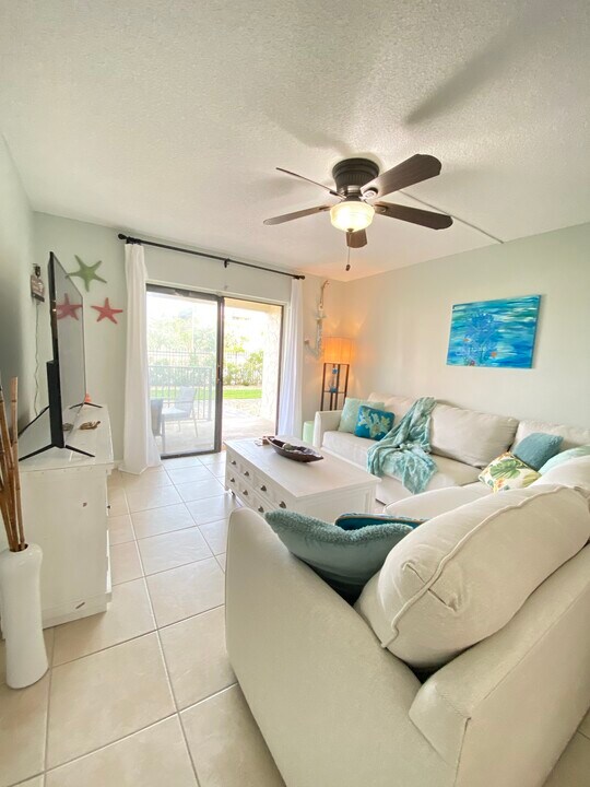 4105 Ocean Beach Blvd in Cocoa Beach, FL - Building Photo