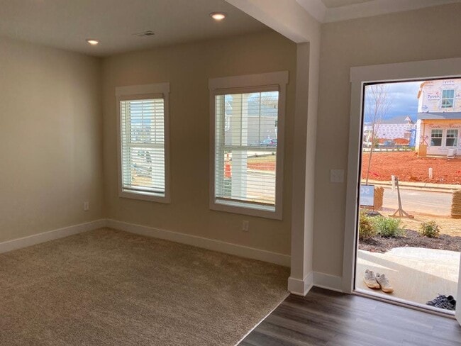 393 Pewter Cir in Simpsonville, SC - Building Photo - Building Photo