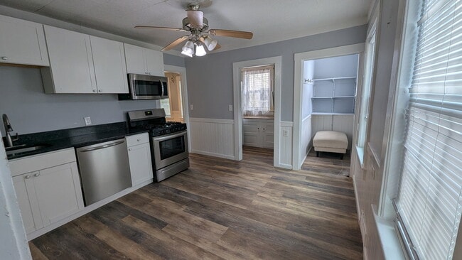 13 Forest Ave in Plymouth, MA - Foto de edificio - Building Photo