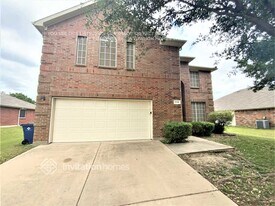 1116 Sweetwater Dr in Burleson, TX - Building Photo