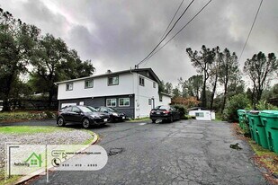17875 Walker Mine Rd in Redding, CA - Building Photo