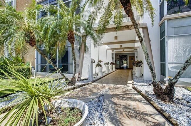 3040 NE 16th Ave in Oakland Park, FL - Building Photo - Building Photo