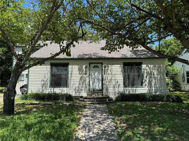 property at 208 N Elm St