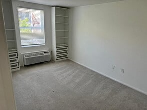 1970 Columbia St, Unit 309 in San Diego, CA - Foto de edificio - Building Photo