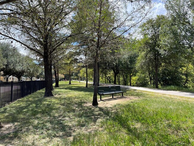 766 Memorial Mews St photo'