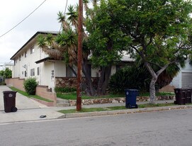 11617 Cedar Ave in Hawthorne, CA - Building Photo