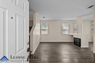 27825 Crown Ct Cir in Santa Clarita, CA - Building Photo - Building Photo