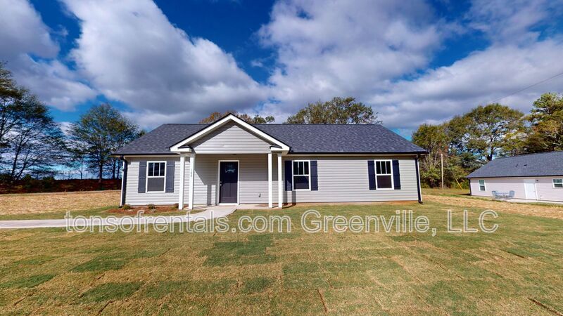 188 Sherwood Dr in Wellford, SC - Building Photo