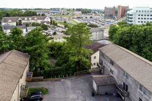 17 Silver Creek Dr in Morgantown, WV - Building Photo