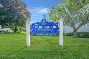 142 Fair Harbor Dr in Patchogue, NY - Building Photo
