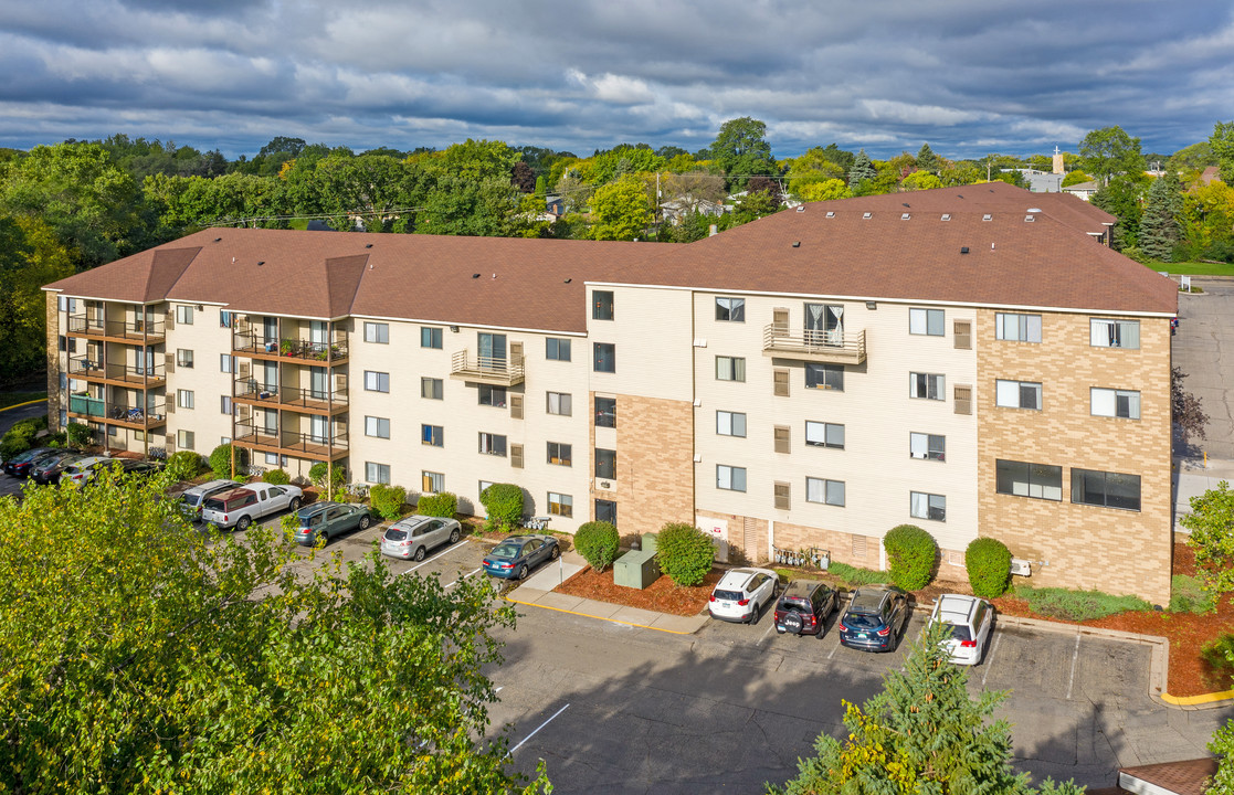 Rainbow Plaza Apartments in Anoka, MN - Building Photo