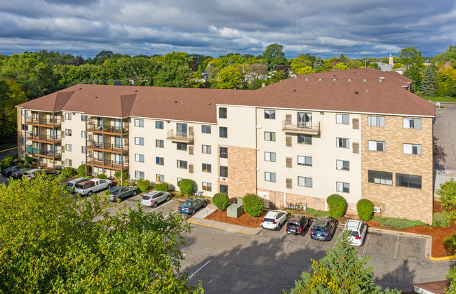 Rainbow Plaza Apartments