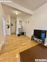 235 Harvard Ave, Unit 4 in Boston, MA - Foto de edificio - Building Photo