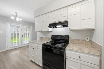 1718 Dorchester Dr in Arlington, TX - Building Photo - Building Photo