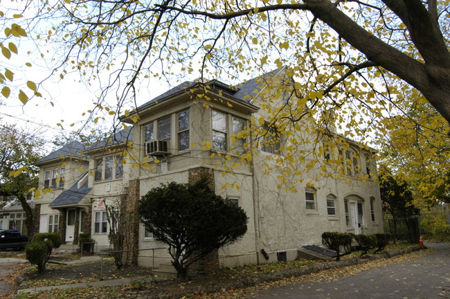 4647-4655 Adams Ave in Philadelphia, PA - Foto de edificio - Building Photo