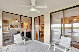 2850 Carambola Cir S in Coconut Creek, FL - Foto de edificio - Building Photo