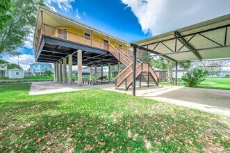 302 Palm Dr in Liverpool, TX - Building Photo - Building Photo