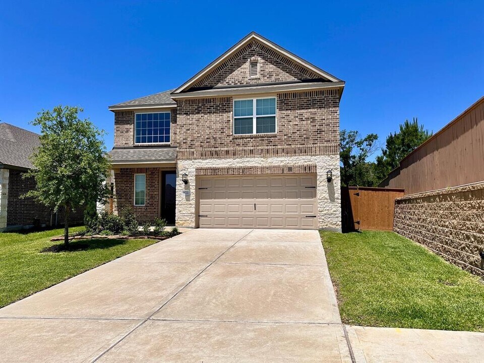 6213 White Spruce Dr in Conroe, TX - Foto de edificio