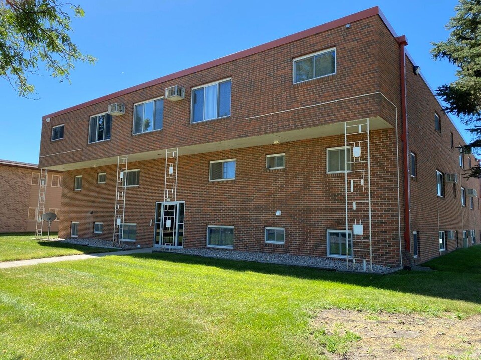 Westgate Apartments in Brookings, SD - Foto de edificio