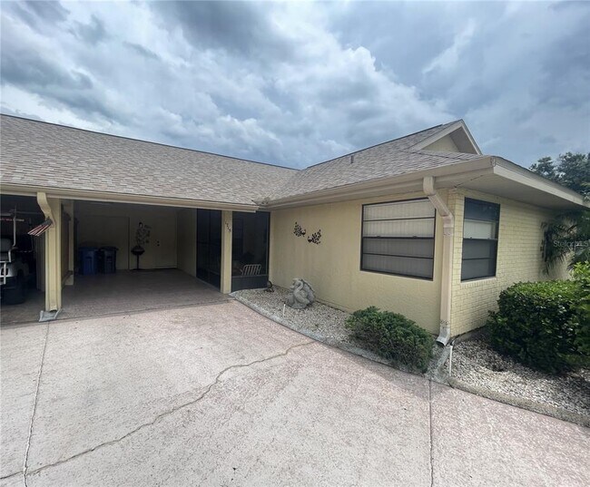 1715 Atrium Dr in Sun City Center, FL - Building Photo - Building Photo