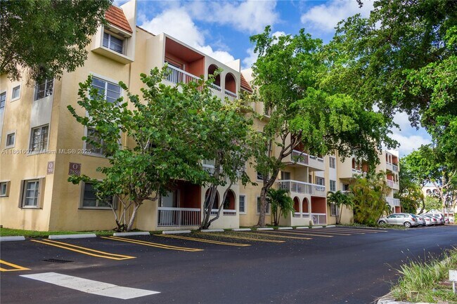 7845 Camino Real in Miami, FL - Building Photo - Building Photo