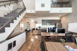 717 N Highland Ave, Unit 7 in Los Angeles, CA - Building Photo - Building Photo