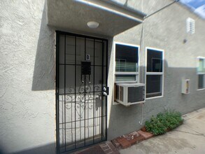6809 West in Inglewood, CA - Building Photo - Interior Photo