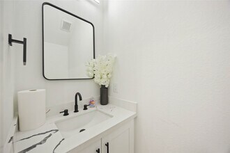 964 Lucky St in Houston, TX - Foto de edificio - Building Photo