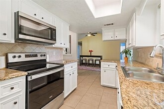 4518 N Heron Dr in Seabrook, TX - Building Photo - Building Photo