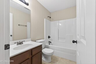 5208 Devonbrook Way in Knoxville, TN - Foto de edificio - Building Photo