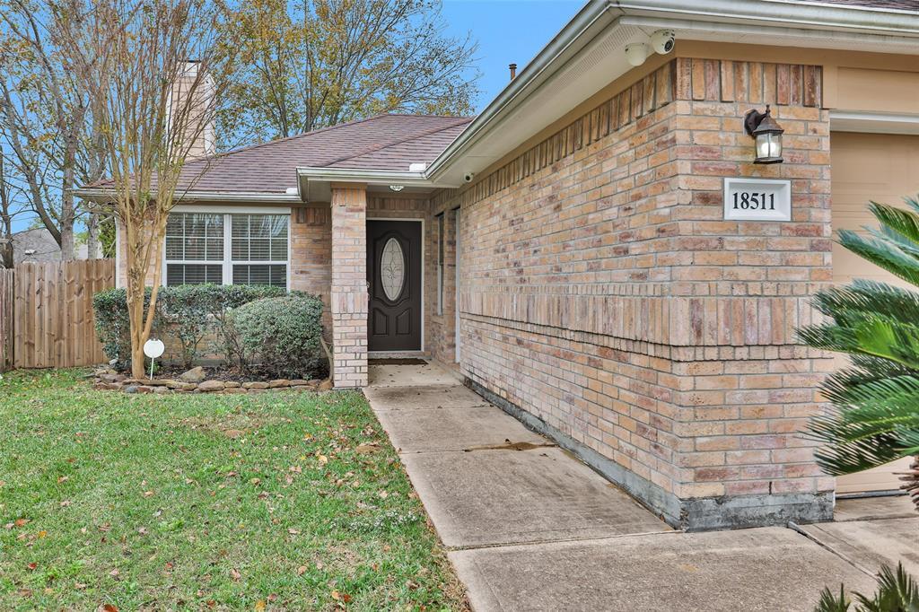 18511 Sunrise Pines Dr in Montgomery, TX - Building Photo