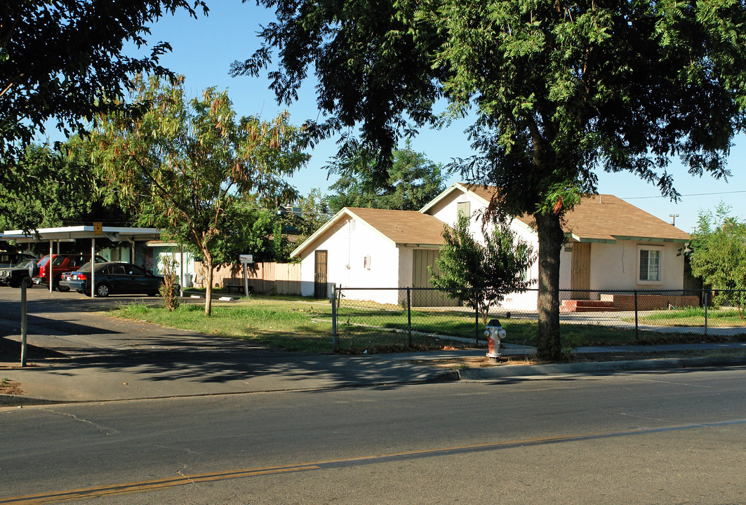 4102 E Butler Ave in Fresno, CA - Building Photo