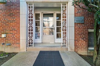 5552 Covode St, Unit 6 in Pittsburgh, PA - Foto de edificio - Building Photo