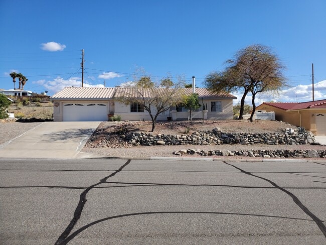 3040 Crater Dr in Lake Havasu City, AZ - Building Photo - Building Photo